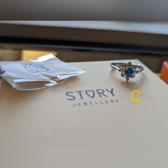 ❄️Bundle of Snowflake Jewelry❄️ - Picture 5 of 14